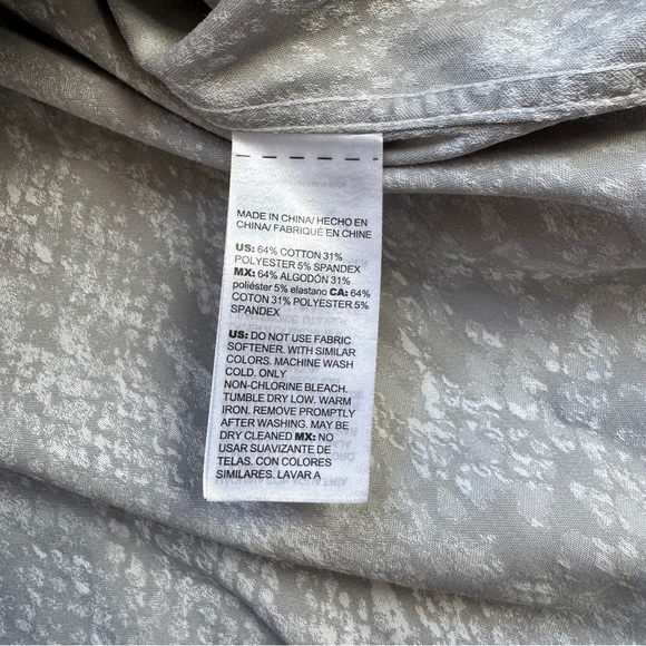 Chico’s No Iron Coolmax All Seasons Stretch Snakeskin Blouse 1 Medium (8) - Picture 10 of 11